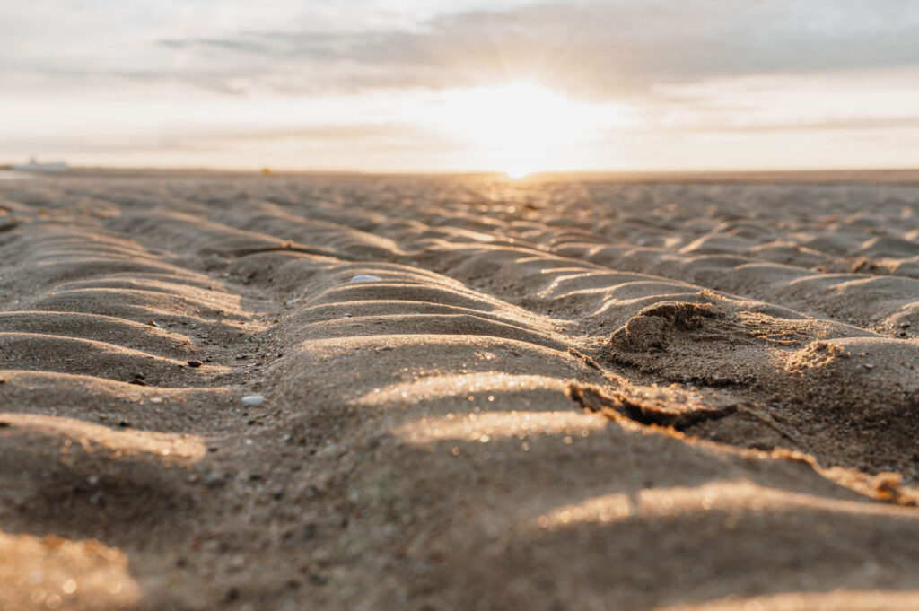 Strategie Nahaufnahme Sand mit Sonne Kristina Kühnl Tourismusberatung